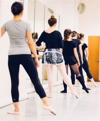 What to Wear for Dance Class: Unveiling the Fashionable yet Functional Side of Dance Attire